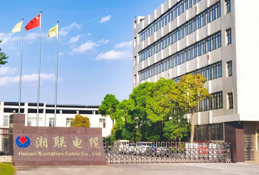今日小雪，用一組湘聯小伙伴拍攝的美照來迎接廠區的冬天！